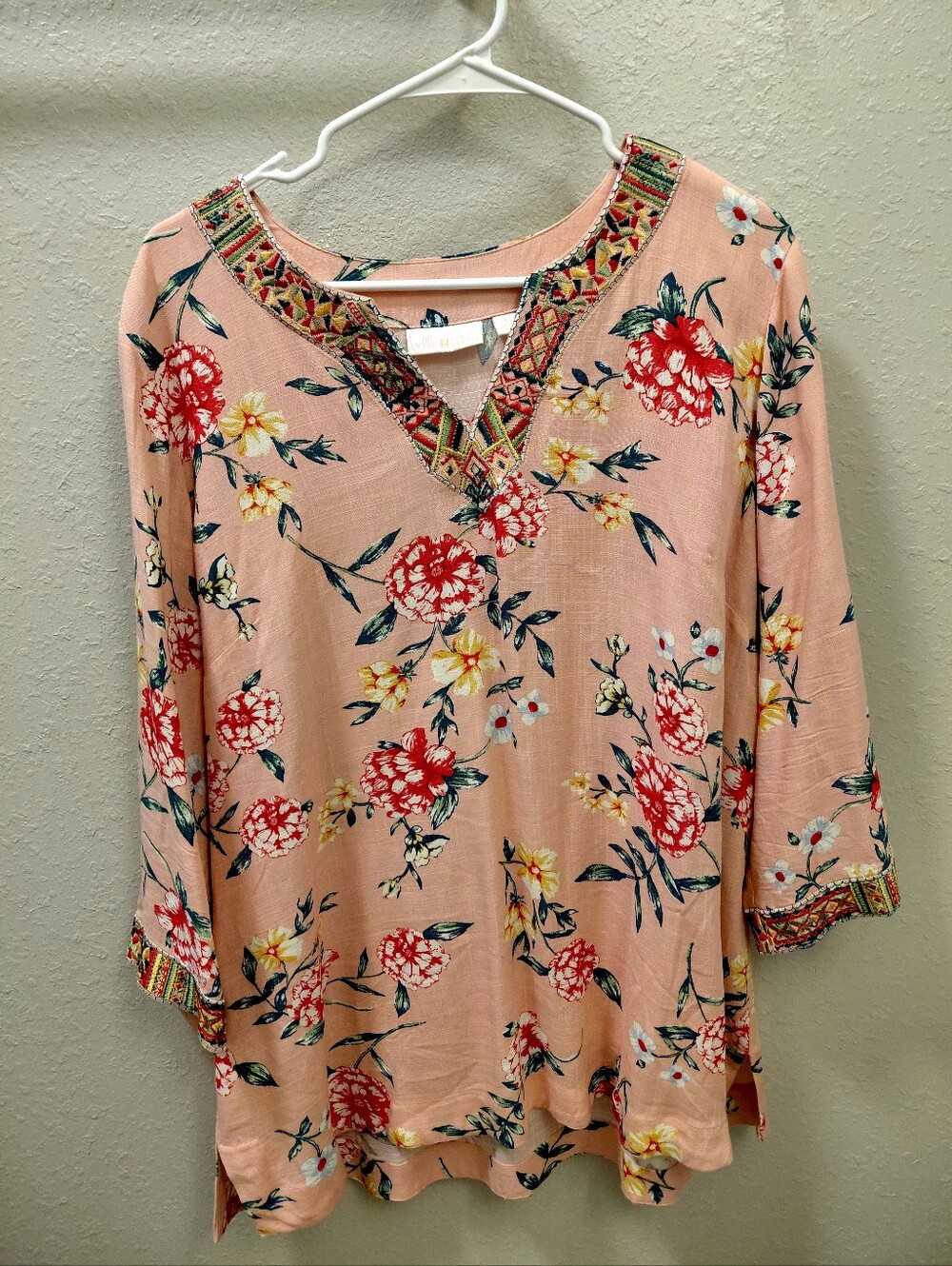 Belle by Kim Gravel Blush Pink Floral Embroidered V-Neck Tunice .Size L.
